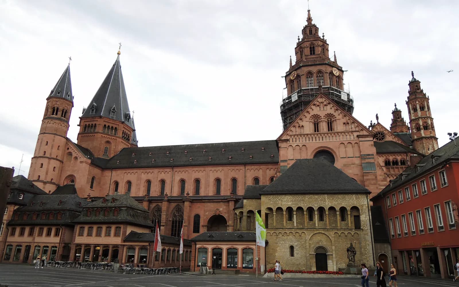 Mainzer Dom vom Marktplatz aus gesehen