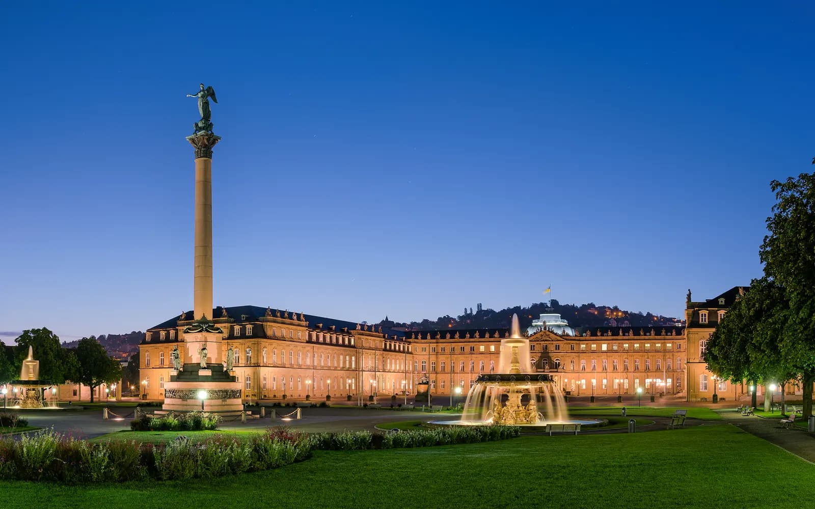 Neues Schloss, Jubiläumssäule und Brunnen am Stuttgarter Schlossplatz